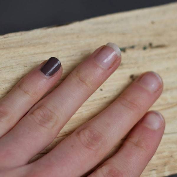 Natural nail polish n°05 Urban Taupe - Logona - View 4