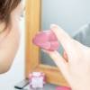 Nettoyant visage solide pour peau sèche et sensible - Hibiscus - 25 grs- Lamazuna - image d'ambiance 1