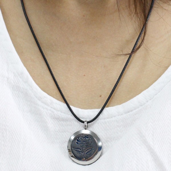 Soli Rose Aromatherapy Necklace - View 3